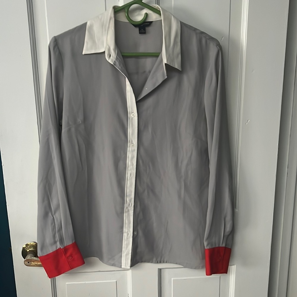 Banana Republic size M womens blouse that has red accent sleeves